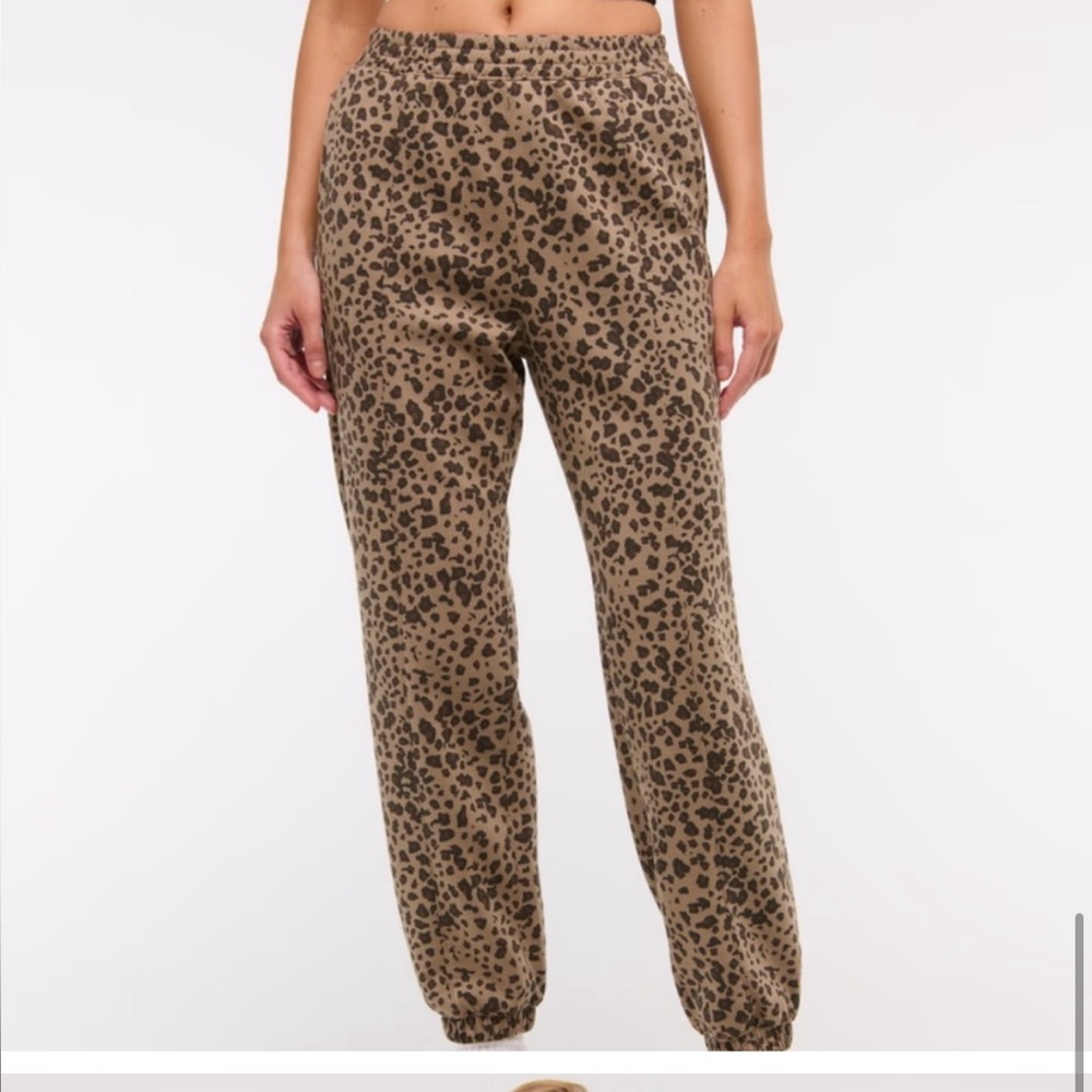 Abercrombie & Fitch Leopard Print Joggers - Small Short